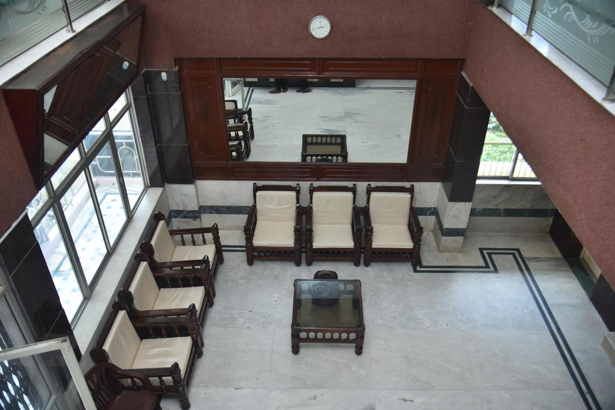 Arihanth Deluxe Lodge 希莫加 外观 照片