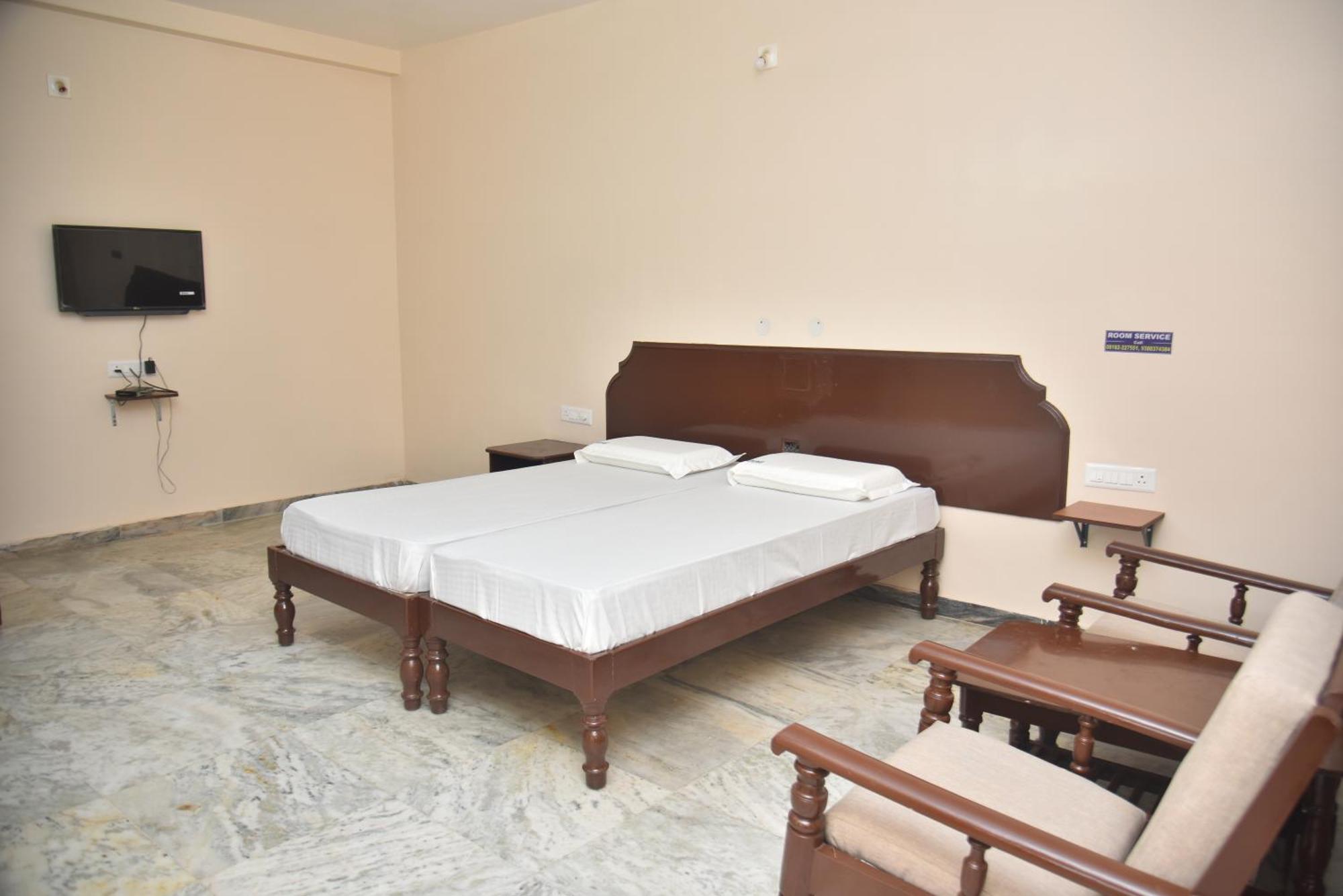 Arihanth Deluxe Lodge 希莫加 外观 照片